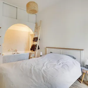 Entierement Equipe Apartament